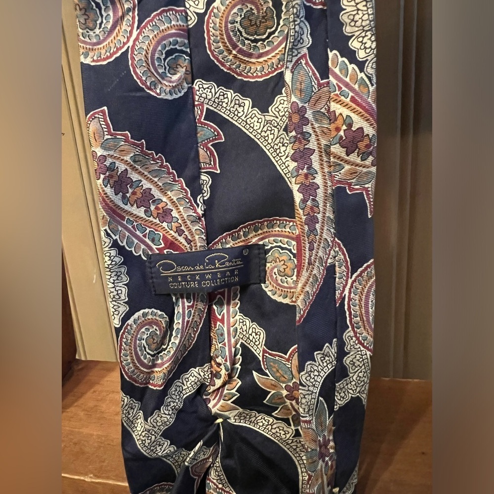 Vintage EUC OSCAR DE LA RENTA Tie - Picture 3 of 4